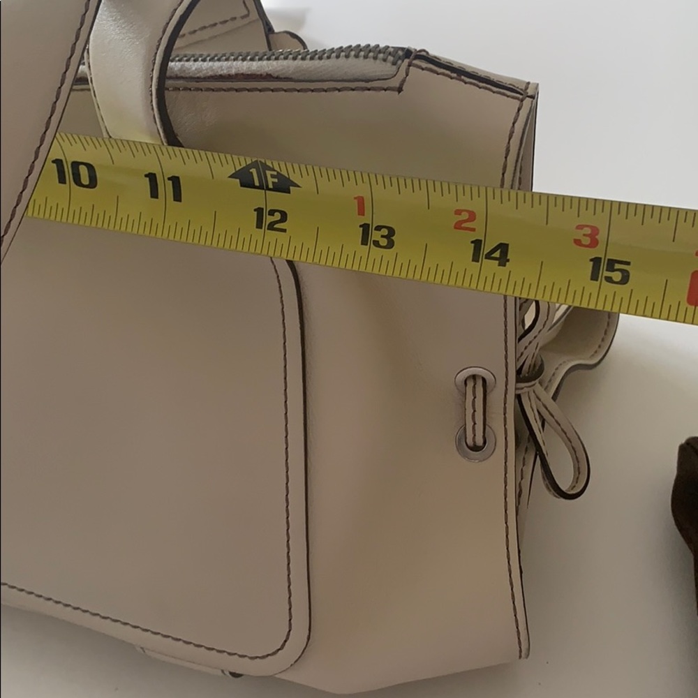 Tod’s Vintage Beige Leather Handbag - Picture 14 of 16